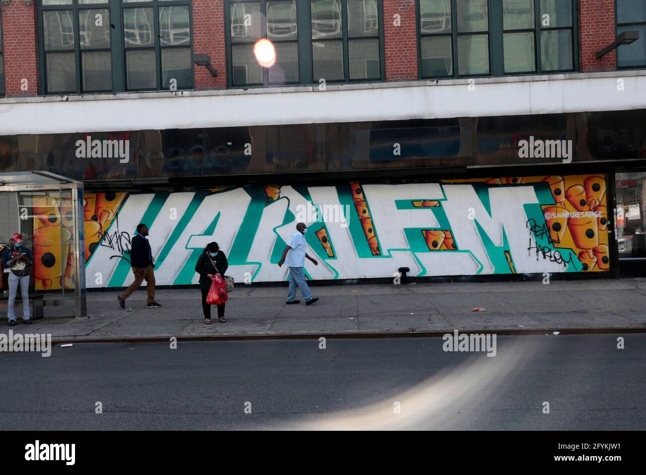 Harlem, NY, USA. Mai 2021. Atmosphäre, als Mary J. Blige am 28. Mai 2021 in den Apollo Theatre Walk of Fame im Apollo Theatre in der Sektion Harlem in New York City aufgenommen wird. Quelle: Mpi43/Media Punch/Alamy Live News Stockfoto