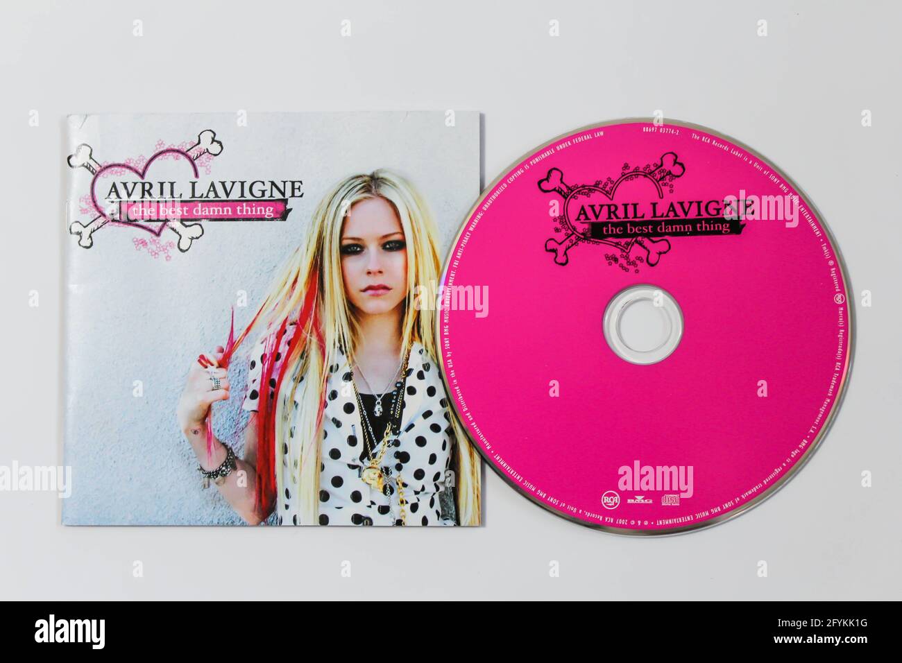 The Best Damn Thing ist das dritte Studioalbum des kanadischen Sängers Avril Lavigne. CD-Album mit dem Titel The Best Damn Thing Albumcover Stockfoto