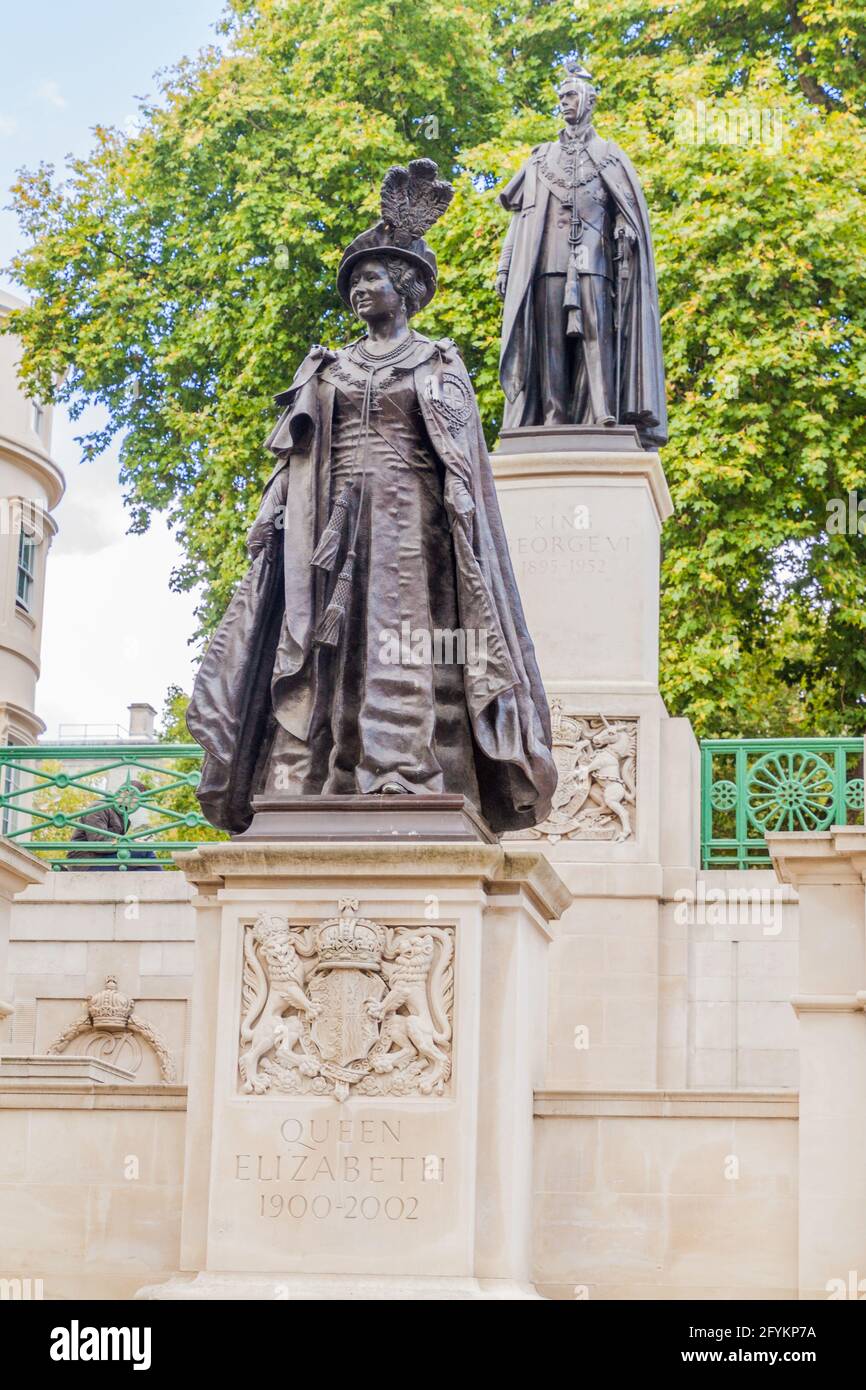 LONDON, VEREINIGTES KÖNIGREICH - 4. OKTOBER 2017: King George VI & Queen Elizabeth Memorial in London, Vereinigtes Königreich Stockfoto