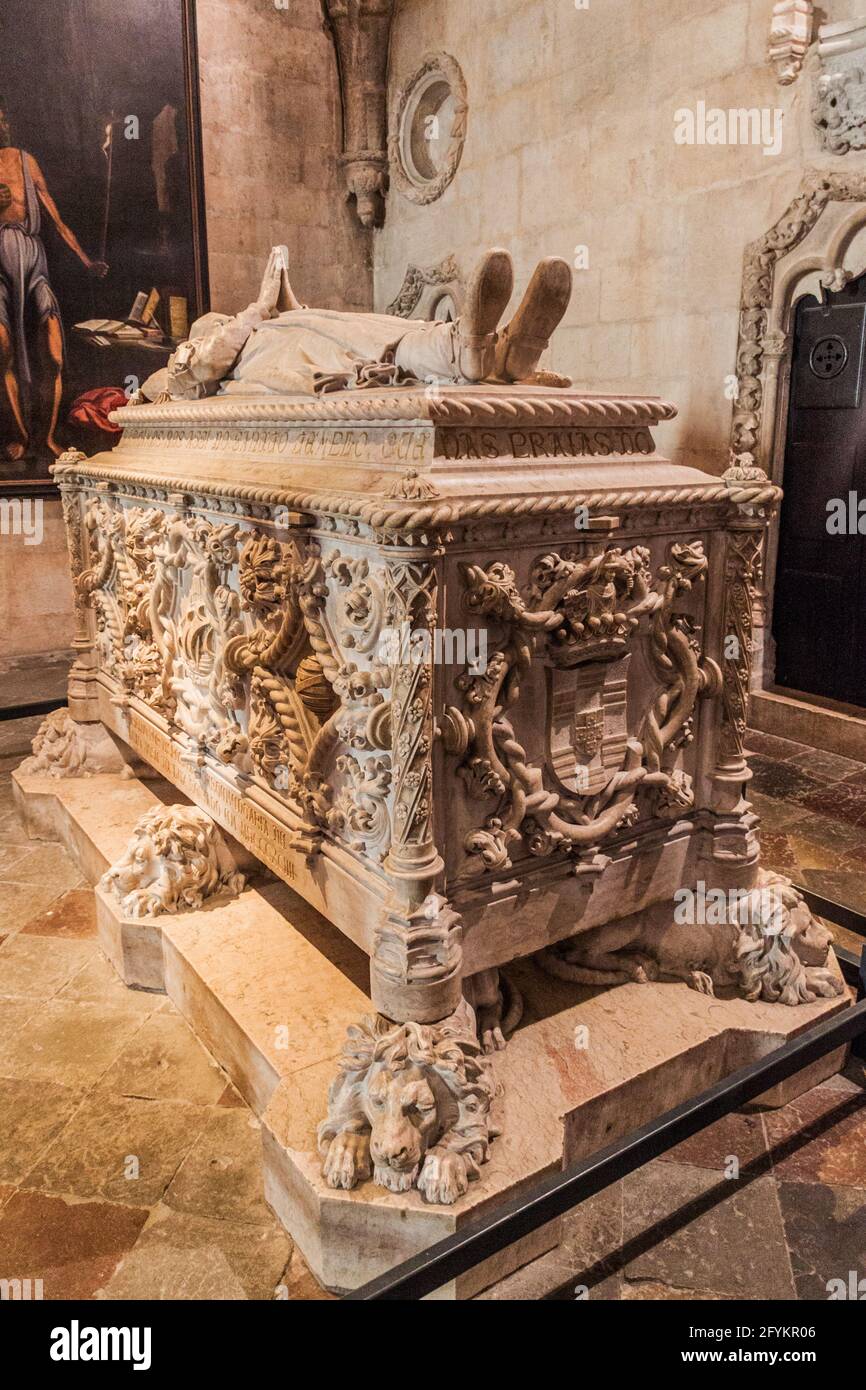 LISSABON, PORTUGAL - 11. OKTOBER 2017: Vasco da Gama Grab in einer Kirche im Hieronymiten-Kloster von Jeronimos in Lissabon, Portugal Stockfoto