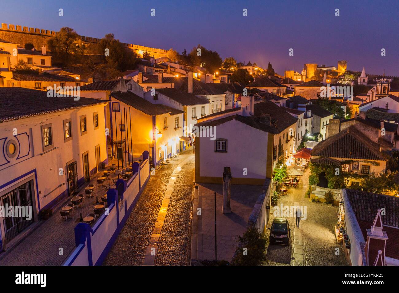 Nachtansicht des Dorfes Obidos in Portugal Stockfoto