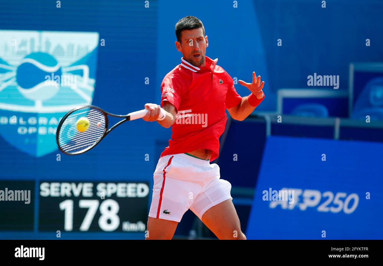 Belgrad. Mai 2021. Der serbische Novak Djokovic kehrt am 28. Mai 2021 in Belgrad, Serbien, zum slowakischen Andrej Martin zurück, während seines Halbfinalmatches der ATP 250 Belgrade Open. Kredit: Predrag Milosavljevic/Xinhua/Alamy Live Nachrichten Stockfoto