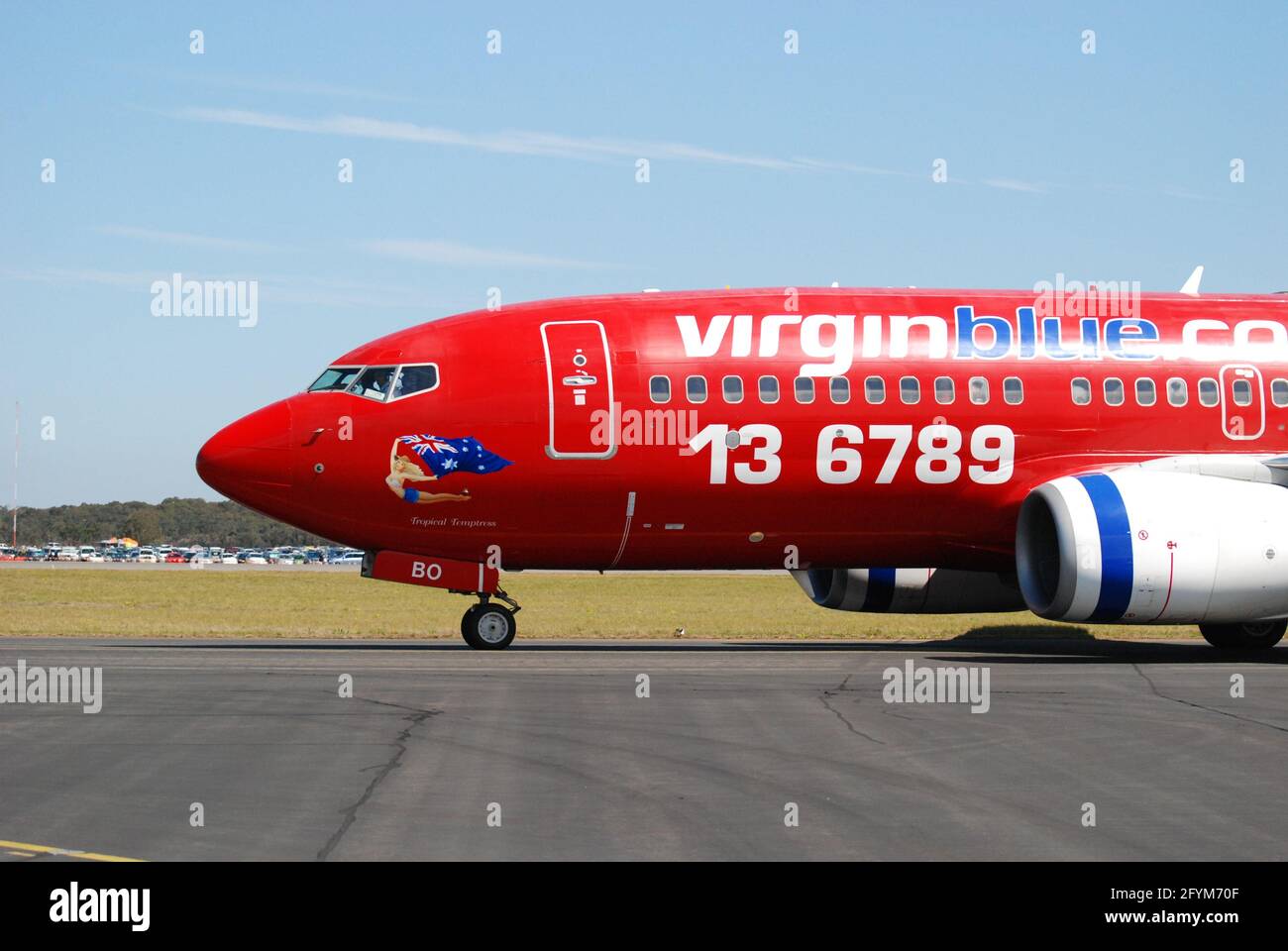 Virgin Blue Düsenflugzeug Boeing 737-76N auf der RAAF Base Williamtown NSW 2010 - Virgin Blue wurde ab 2011 in Virgin Australia umbenannt Stockfoto