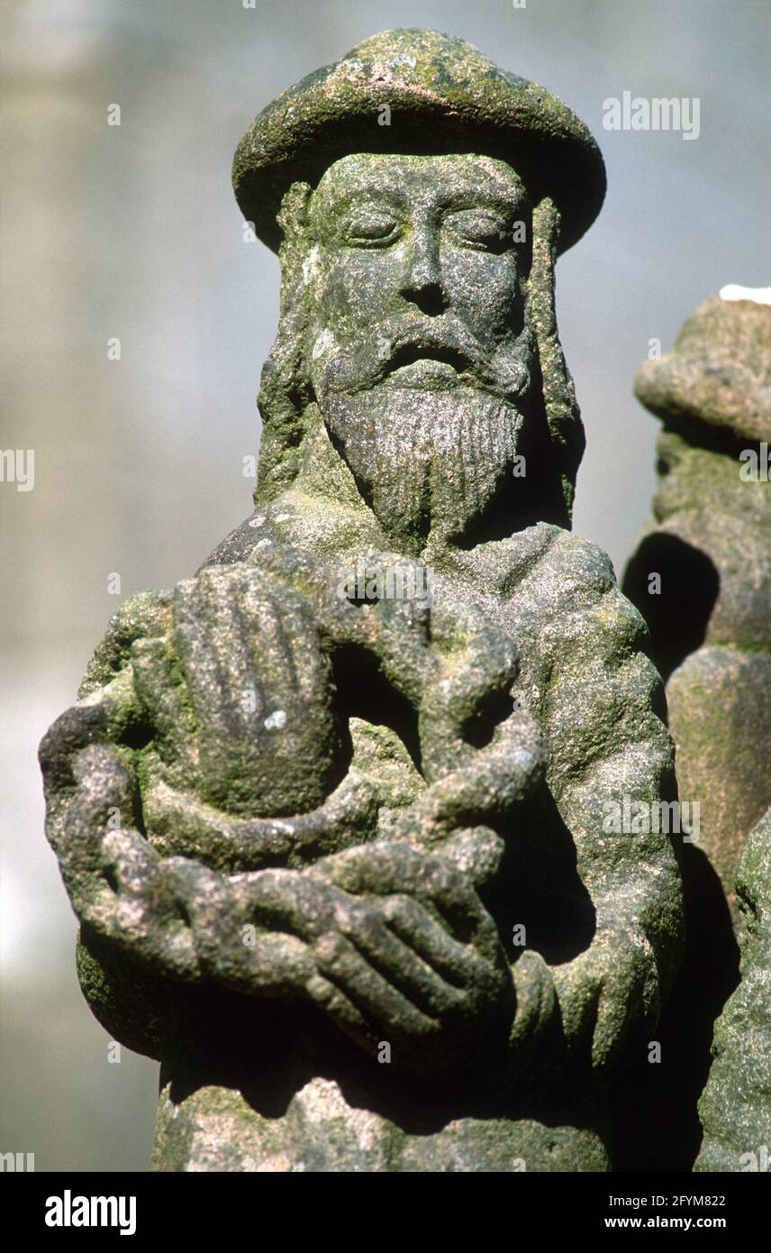 FINISTERE (29) DIE BRETAGNE, SAINT THEGONNEC, DIE PFARREI MIT IHRER KIRCHE NOTRE DAME UND IHREM KALVARIENBERG, DEM 16. UND 17. JAHRHUNDERT, SIND VON HISTORISCHEM MONU Stockfoto