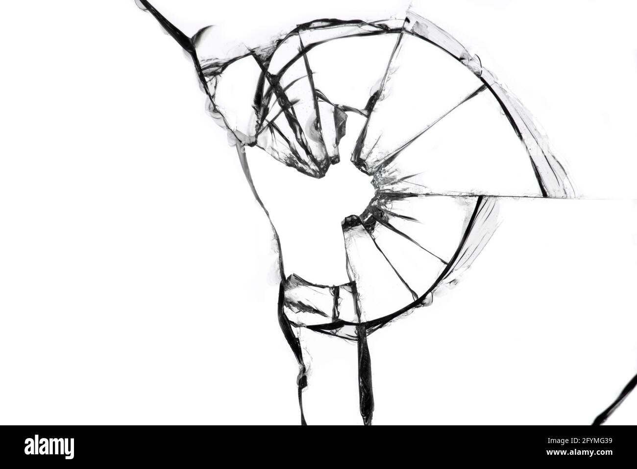 Die Textur wurde von einem Schuss im Fenster abgesplittert. Risse auf weißem Hintergrund Stockfoto