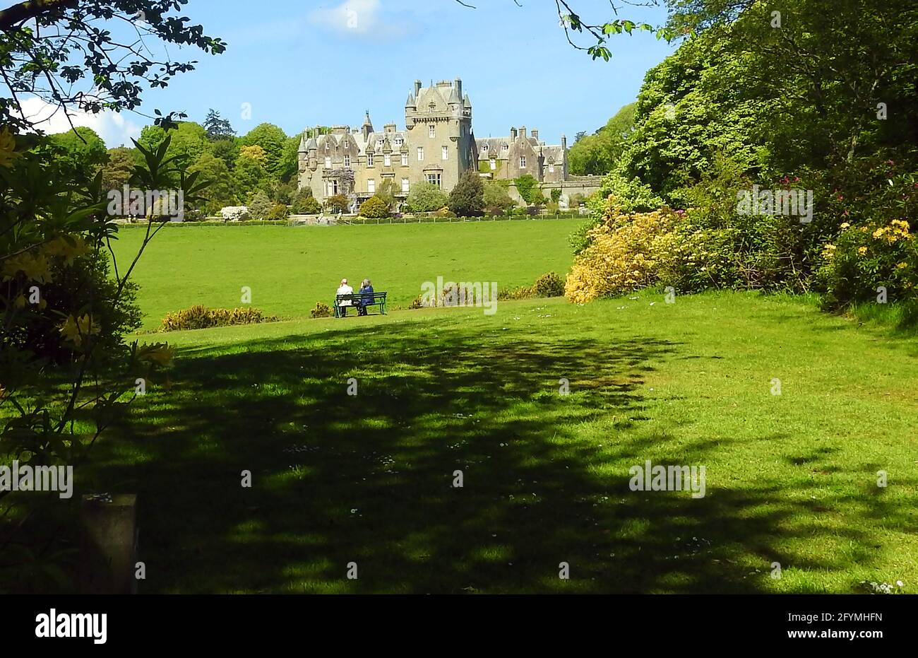 Castle Kennedy Gardens & Gardens, Dumfries & Galloway, Schottland im Jahr 2021 - EIN Fernblick auf das Inchcliff Castle Stockfoto