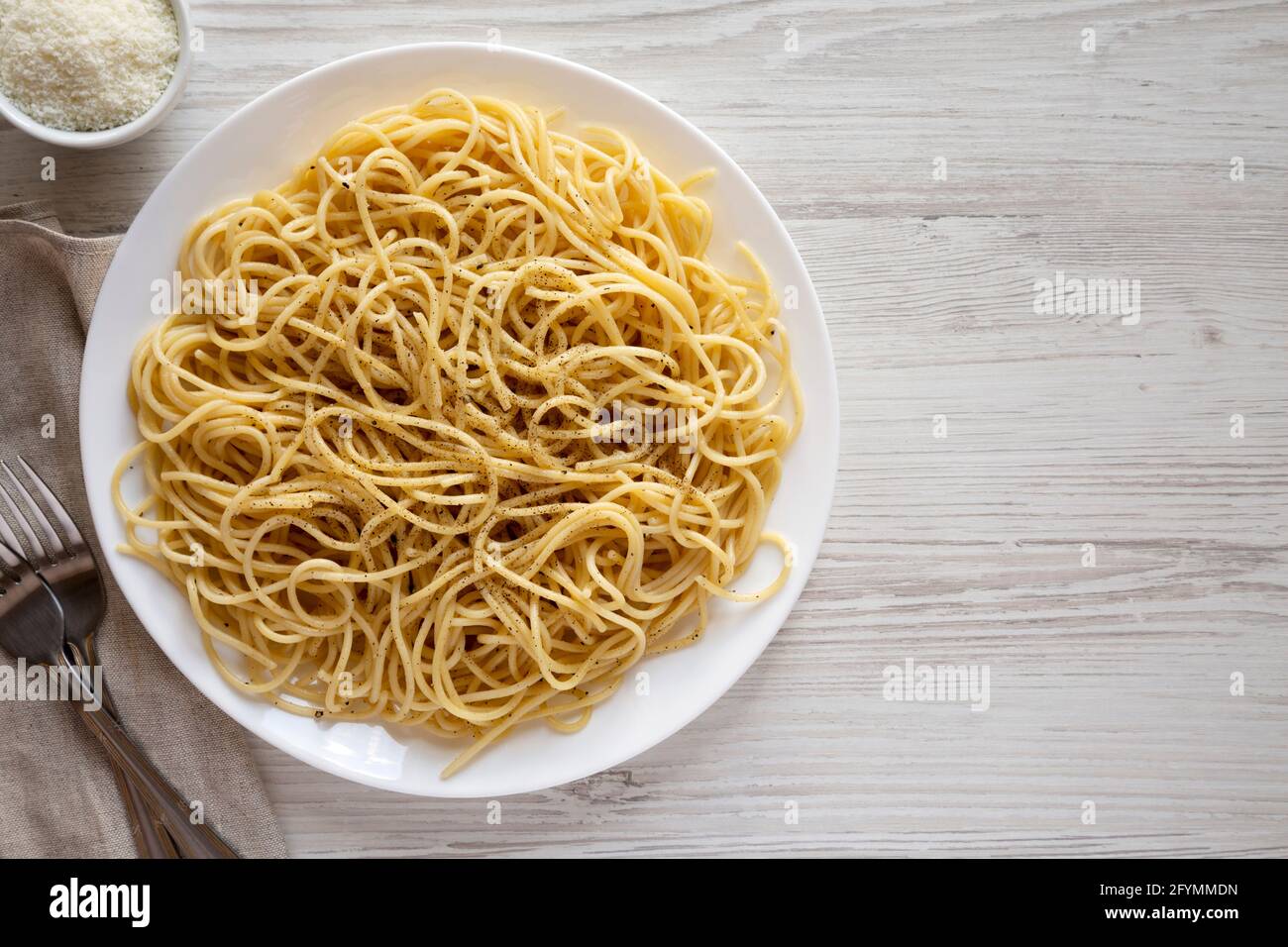 Hausgemachte Cacio E Pepe Pasta mit Pecorino Romano und Pfeffer auf ...