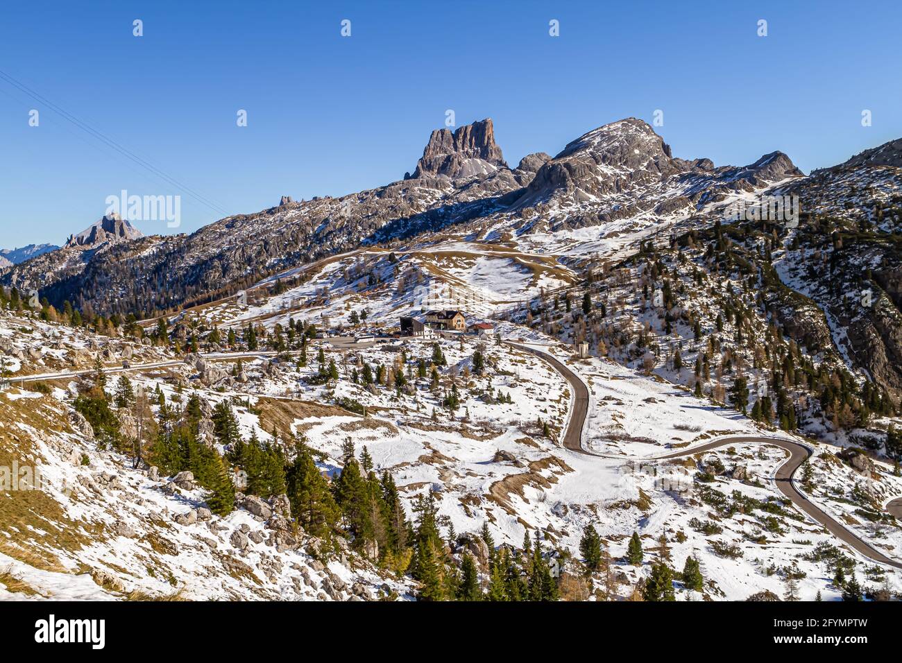 Valparola Pass, Italien - 27. Oktober 2014: Valparola auf 2168m el. Ist ein Hochgebirgspass in den Dolomiten in der Provinz Belluno in Italien. Eine Aussicht Stockfoto