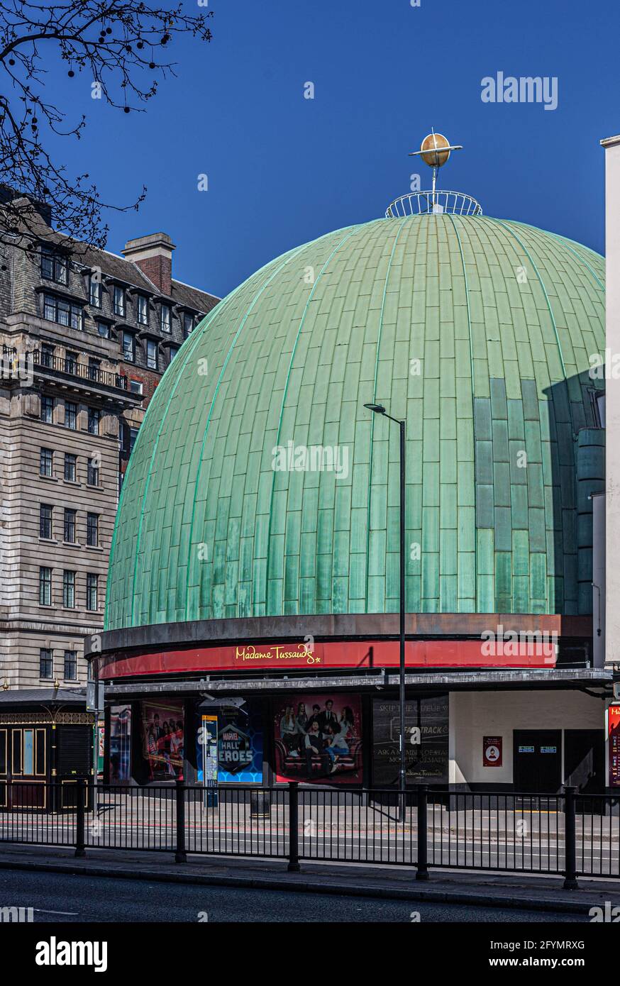 Das benachbarte Londoner Planetarium befindet sich im Besitz des Madame Tussauds Wachsfigurenkabinett, London, England, Großbritannien. Stockfoto