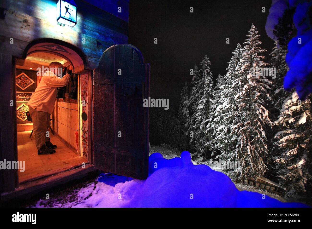 FRANKREICH. HAUTE-SAVOIE (74) MONDSCHEIN IN DER SUITE BAROCK DER CHALETS DE PHILIPPE. LUXUS-CHALETS IM DORF LAVANCHER IN DER NÄHE DES SKIGEBIETS CHAMONIX Stockfoto