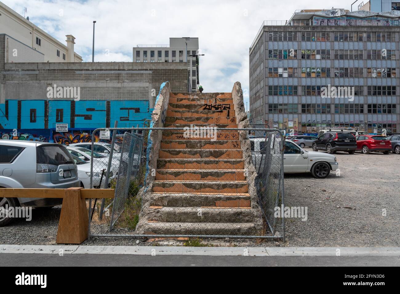 Treppen, die nirgends hinführen, Überreste eines Gebäudes, das durch das Erdbeben von 2011 zerstört wurde, Christchurch, Neuseeland Stockfoto