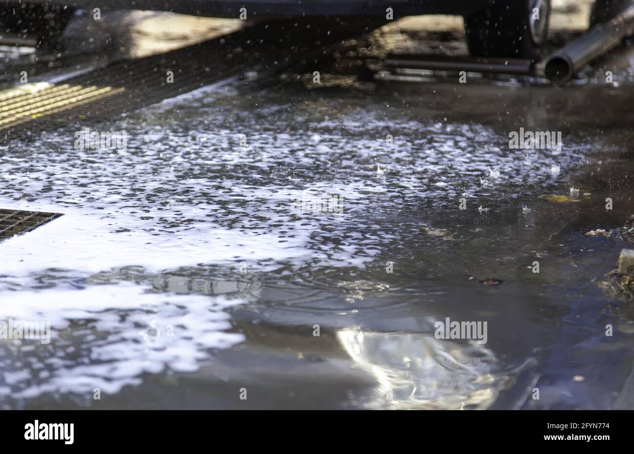 Schwammgummis in der automatischen Autowaschmaschine, Industrie und Geschäft Stockfoto