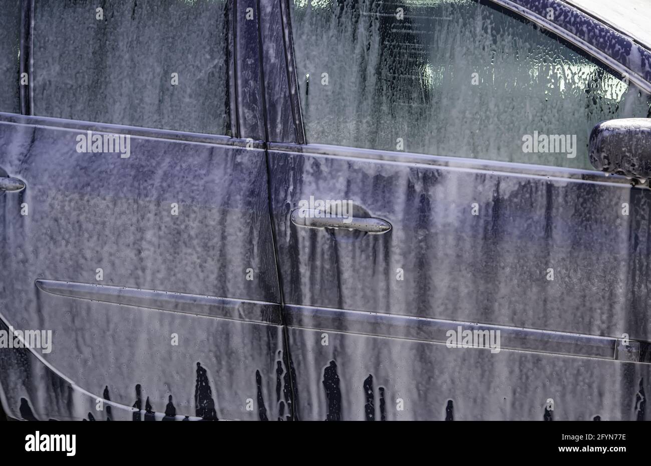 Schwammgummis in der automatischen Autowaschmaschine, Industrie und Geschäft Stockfoto