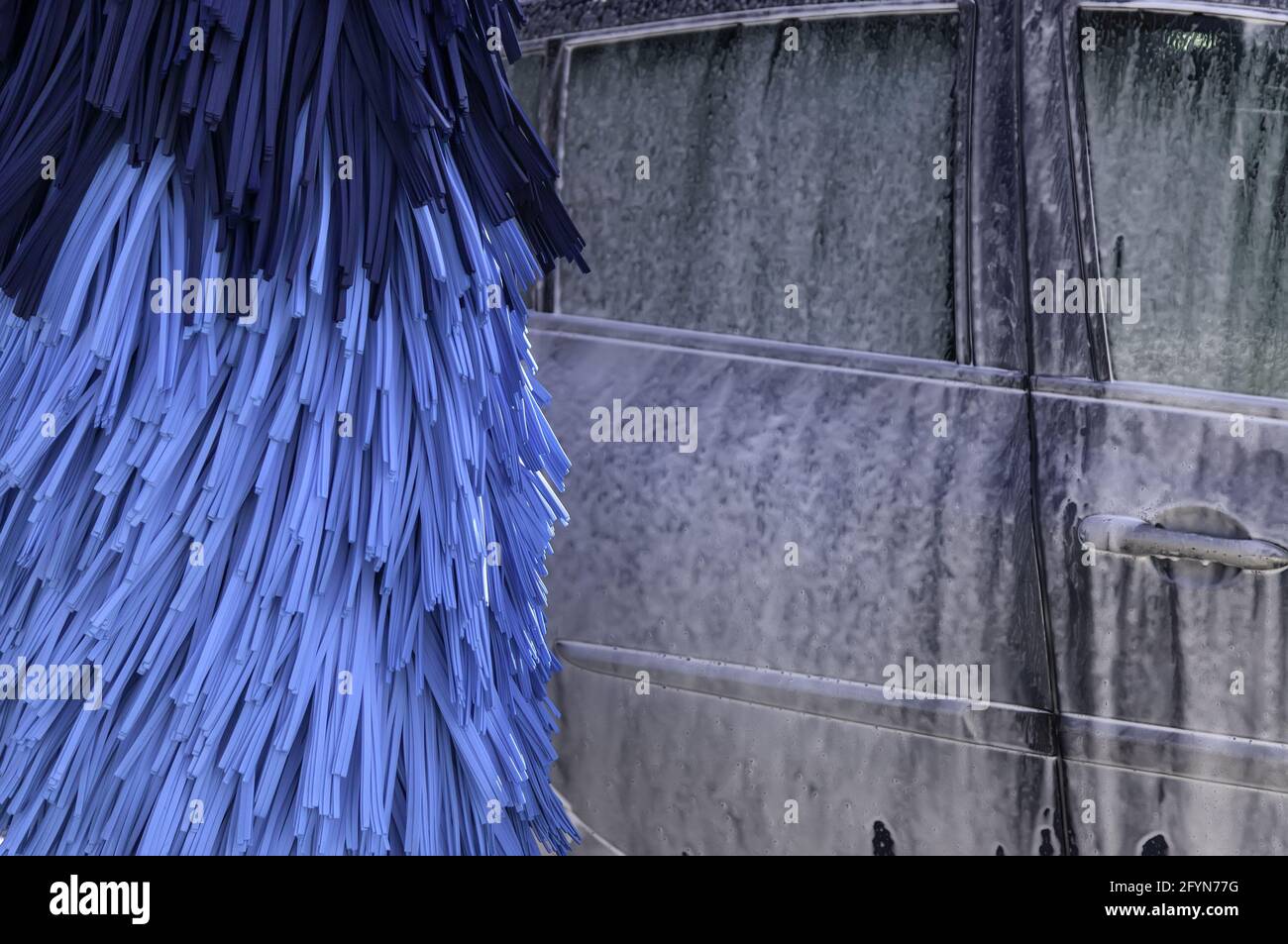 Schwammgummis in der automatischen Autowaschmaschine, Industrie und Geschäft Stockfoto