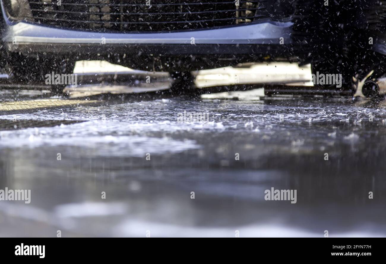 Schwammgummis in der automatischen Autowaschmaschine, Industrie und Geschäft Stockfoto
