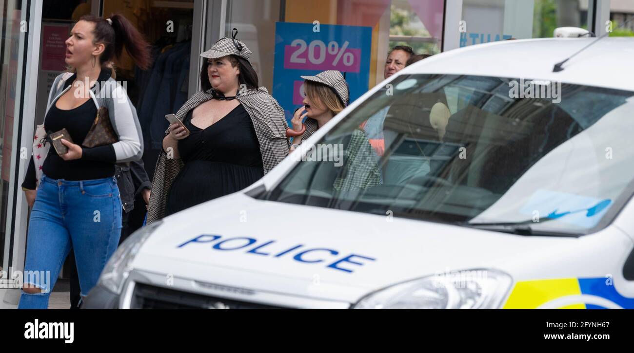 Brentwood Essex 29. Mai 2021 EIN GPS-Ortungsbasiertes Krimispiel, das nur wenige Stunden nach einem Doppelstochen in der Brentwood High Street in Brentwood Essex gespielt wird. Kredit: Ian Davidson/Alamy Live Nachrichten Stockfoto
