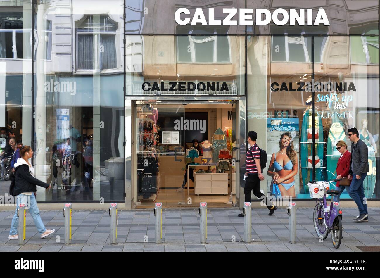 blaas gat Besmetten kloon Wien, Österreich. Calzedonia Store in Wien an der Mariahilferstraße  Stockfotografie - Alamy