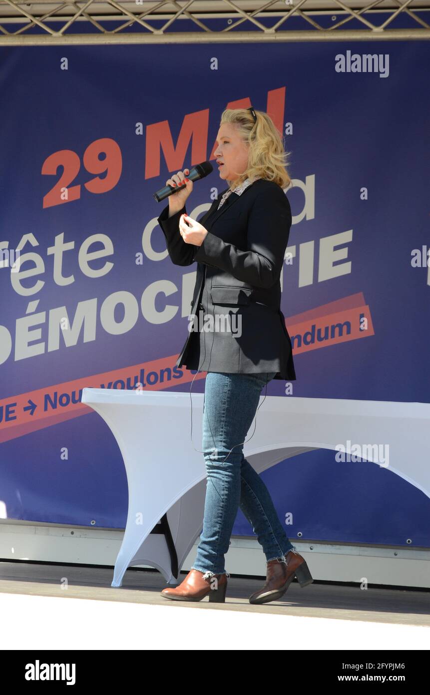 In Paris versammelte das Demokratiefestival mehrere hundert Menschen, die kamen, um sich die Reden des „Pro-frexit“ anzuhören, um aus der EU zu kommen Stockfoto