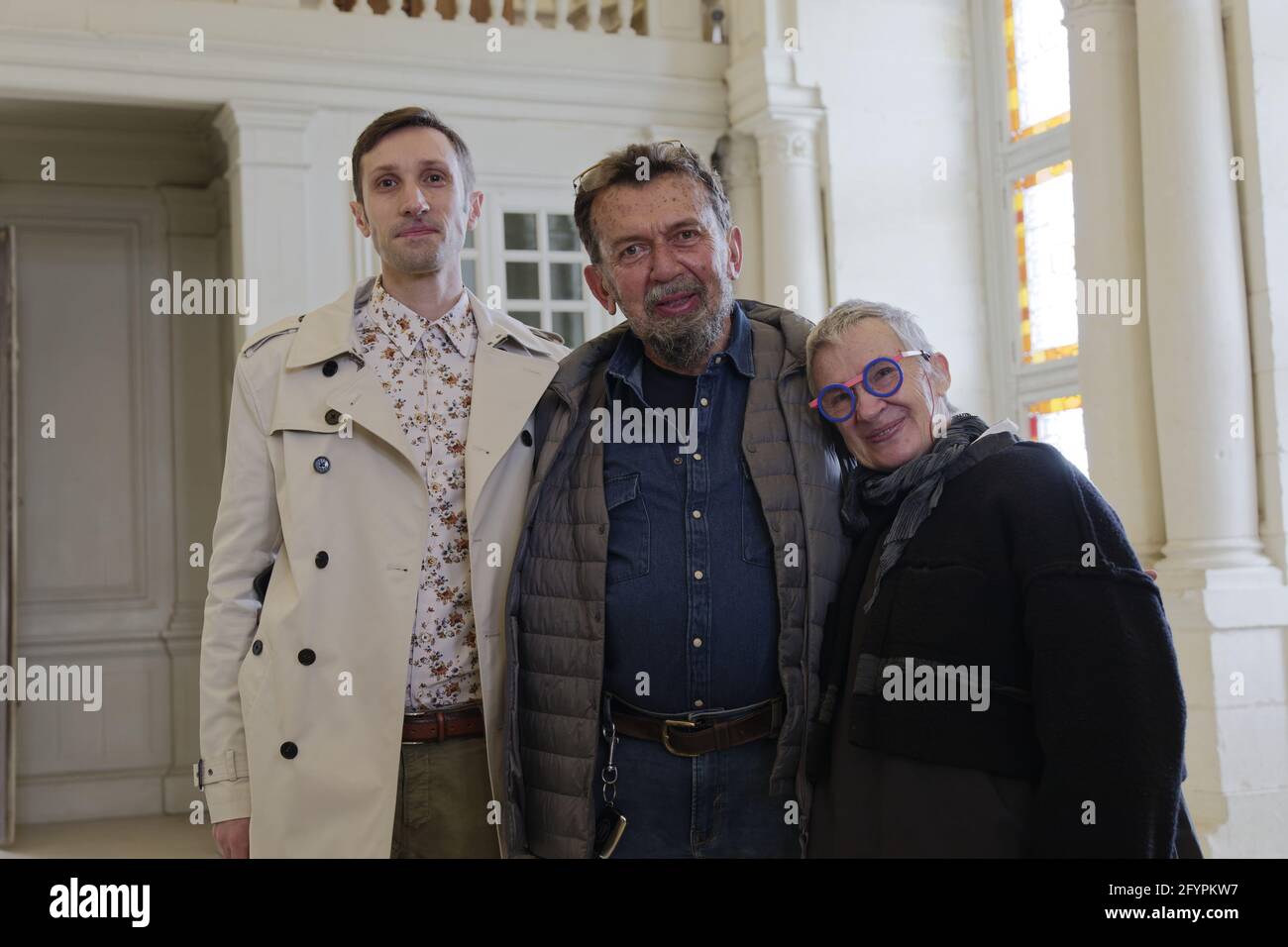 Chambord, Frankreich. Mai 2021. Lydie Arickx, ihr Mann Alex Bianchi und ihr Sohn Cesar Bianchi posieren während der Presseeröffnung von ARBORESCENCES Stockfoto
