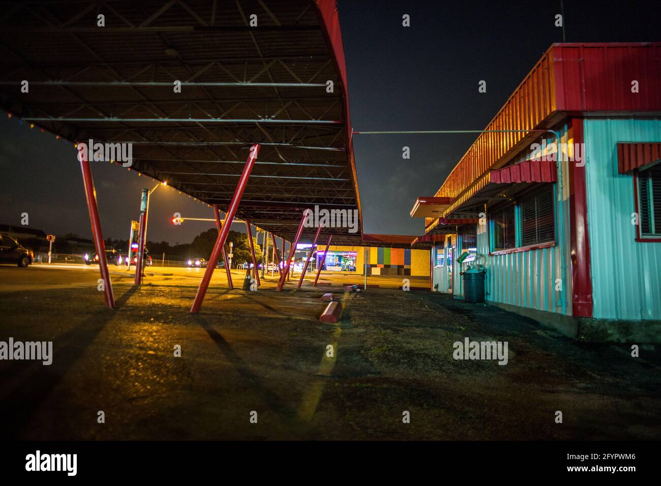 Der inzwischen geschlossene und seitdem verlassene Frans Hamburger, ein klassisches Hamburger-Gelenk im Stil der 1950er Jahre, im South Congress District von Austin, Texas Stockfoto