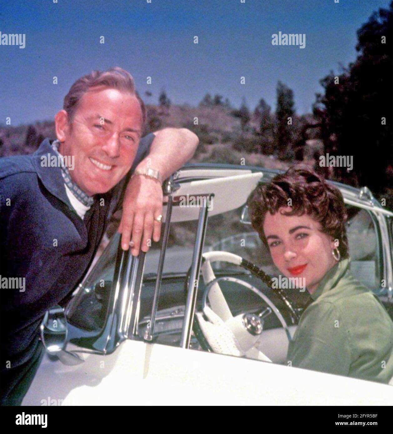 ELIZABETH TAYLOR, englisch-amerikanische Filmschauspielerin, mit ihrem zweiten Mann Michael Wilding um 1953 Stockfoto