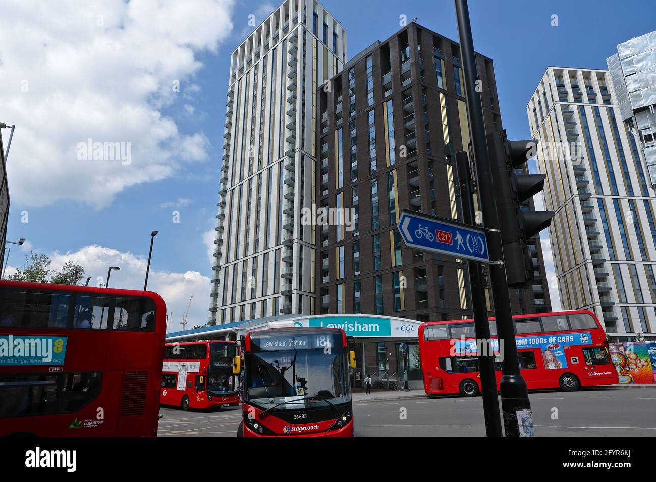 London (UK), 29. Mai 2021: Gateway - Muse-Entwicklung im Stadtzentrum von Lewisham. Der Bau begann im Jahr 2014 und wird, wenn er abgeschlossen ist, aus Häusern bestehen, o Stockfoto