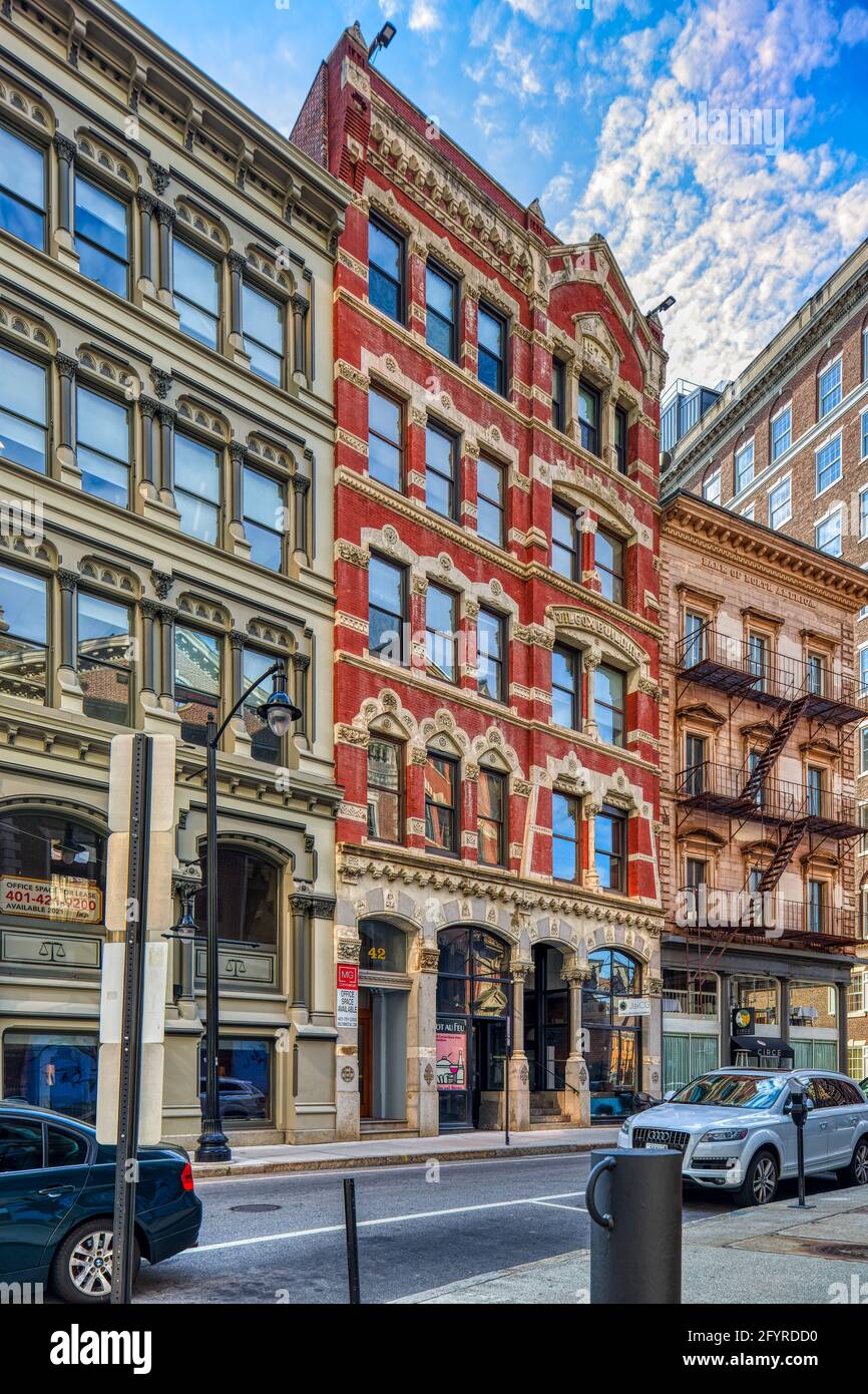 Blick nach oben Weycosset Street: 36, Equitable Building; 42-46, Wilcox Building; 48, Gebäude der Bank of North America. Stockfoto