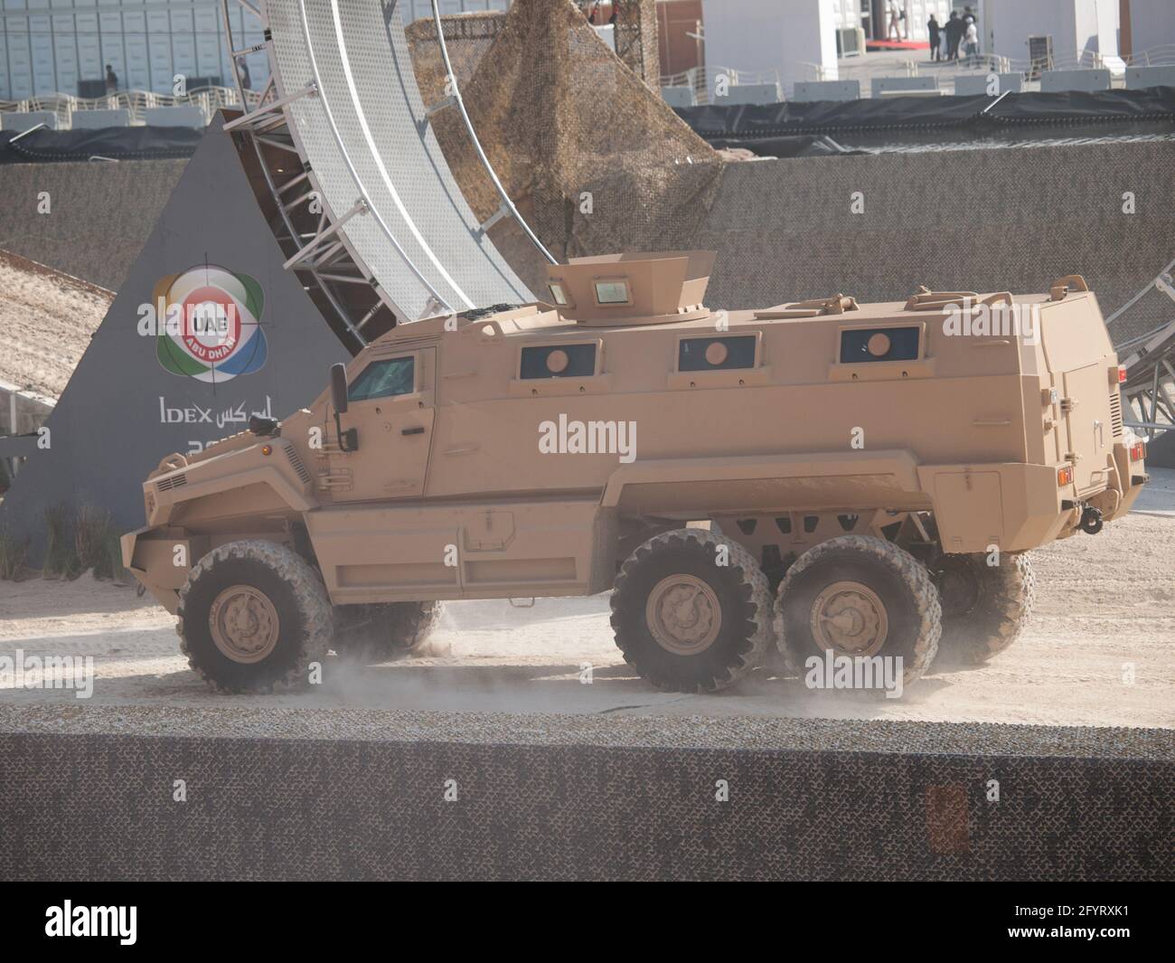 Abu Dhabi, VAE - 20.02.2013: Streit Group Taifun 6x6 APC Panzerbewehrungsträger auf der IDEX 2013 Stockfoto