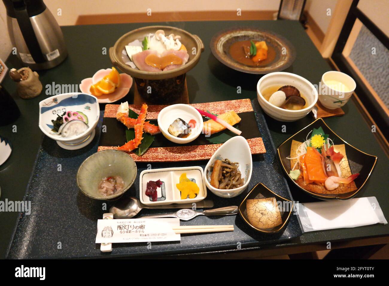 Tolles japanisches Washoku Abendessen in einem Ryokan Stockfoto