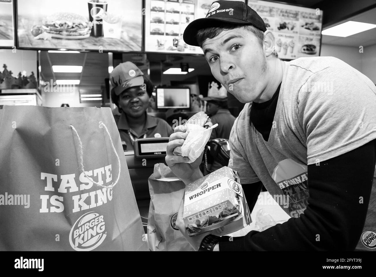 PRETORIA, SÜDAFRIKA - 06. Jan 2021: Pretoria, Südafrika - 28 2014. Juni: Burger King Restaurant Opening Day Stockfoto