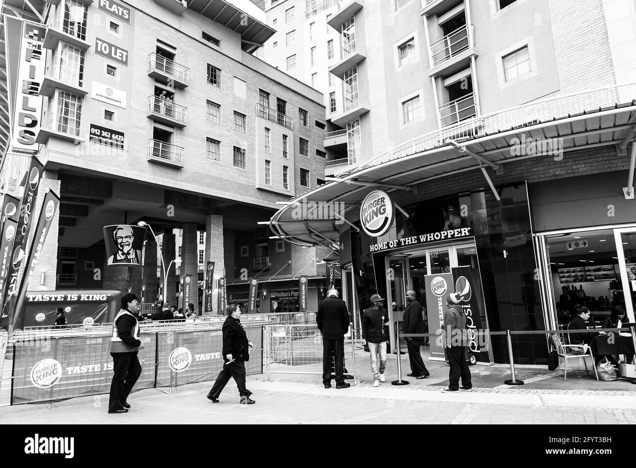 PRETORIA, SÜDAFRIKA - 06. Jan 2021: Pretoria, Südafrika - 28 2014. Juni: Burger King Restaurant Opening Day Stockfoto