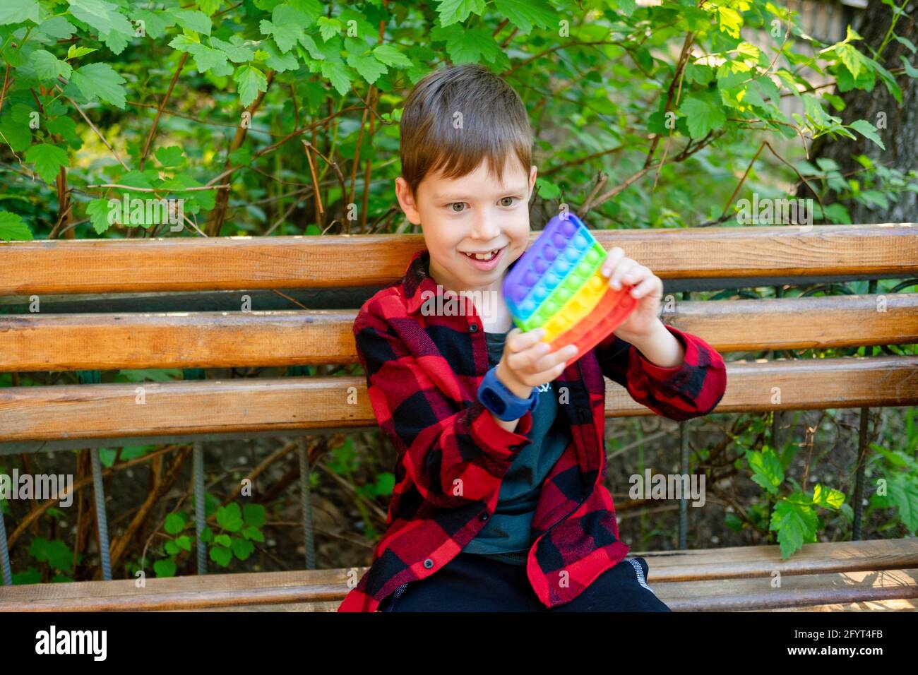 8 jahre alter junge -Fotos und -Bildmaterial in hoher Auflösung – Alamy