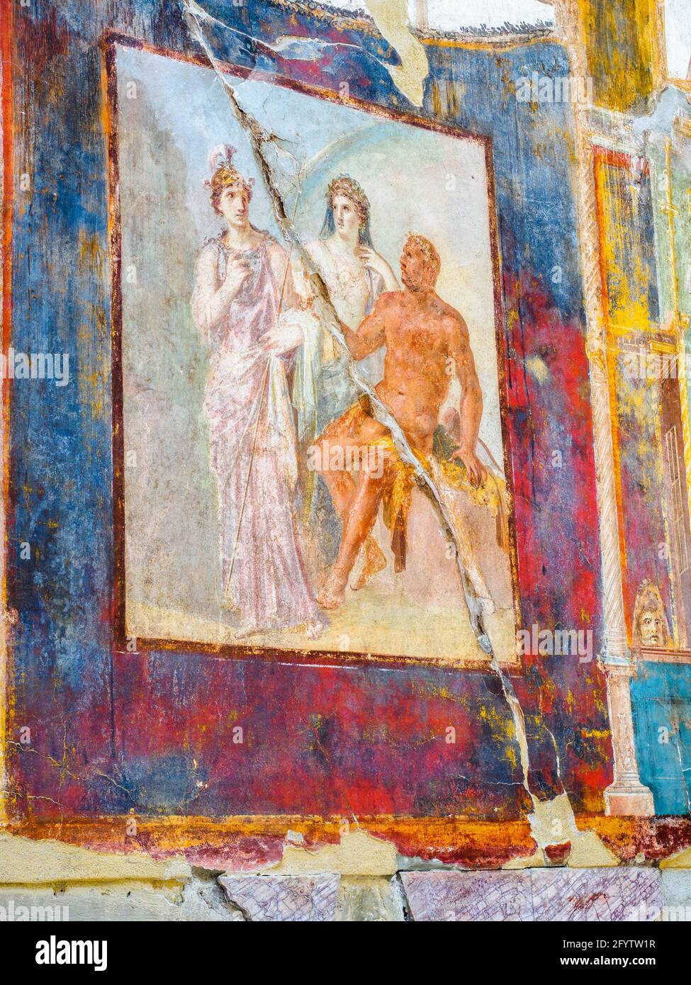 Fresko mit Herkules, der neben Juno und Minerva steht - Kollegium der Augustalen (Sede degli Augustali) - Ruinen von Herculaneum, Italien Stockfoto