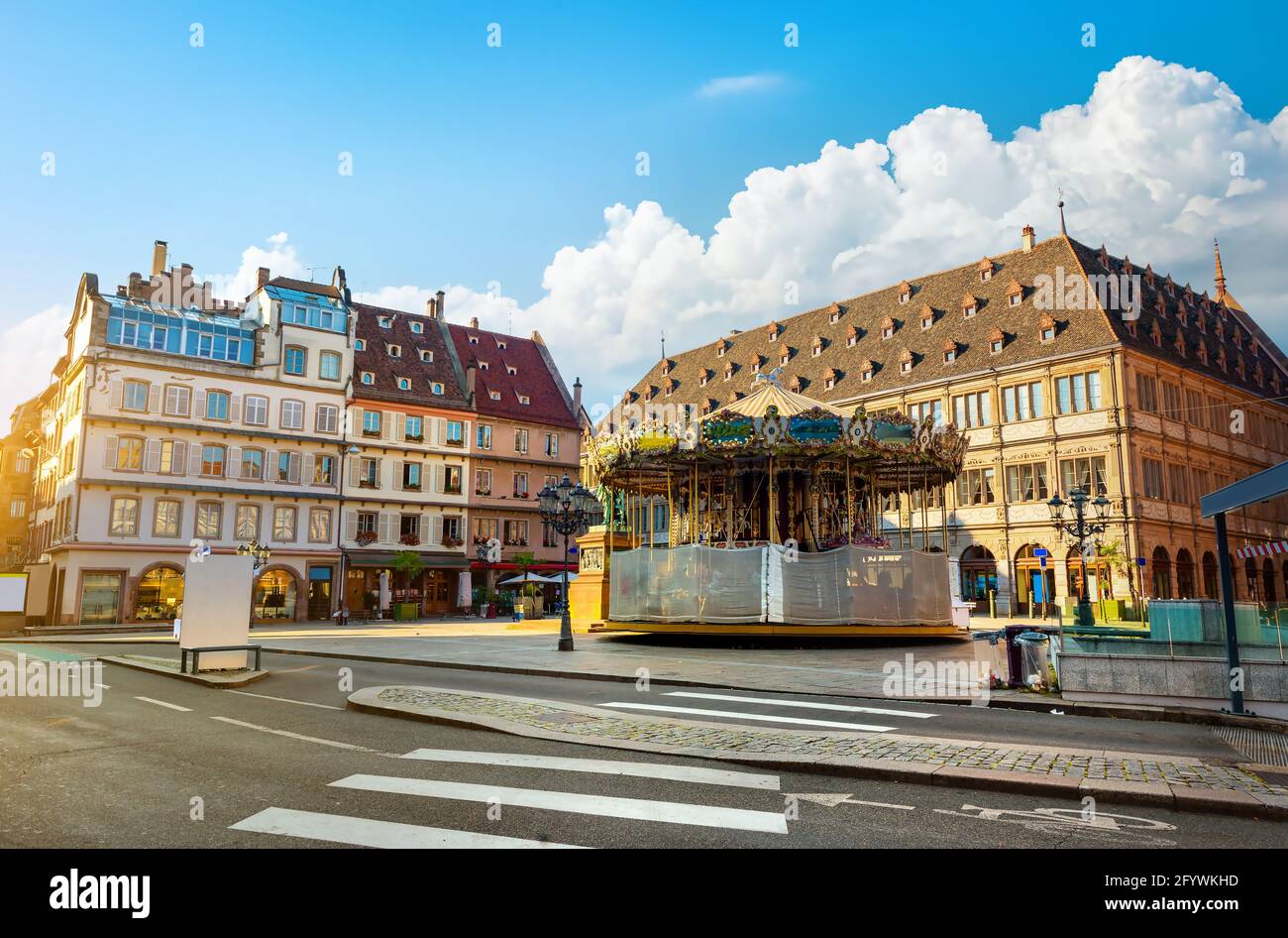 Karussell auf dem Platz Gutenberg in Straßburg Stockfoto
