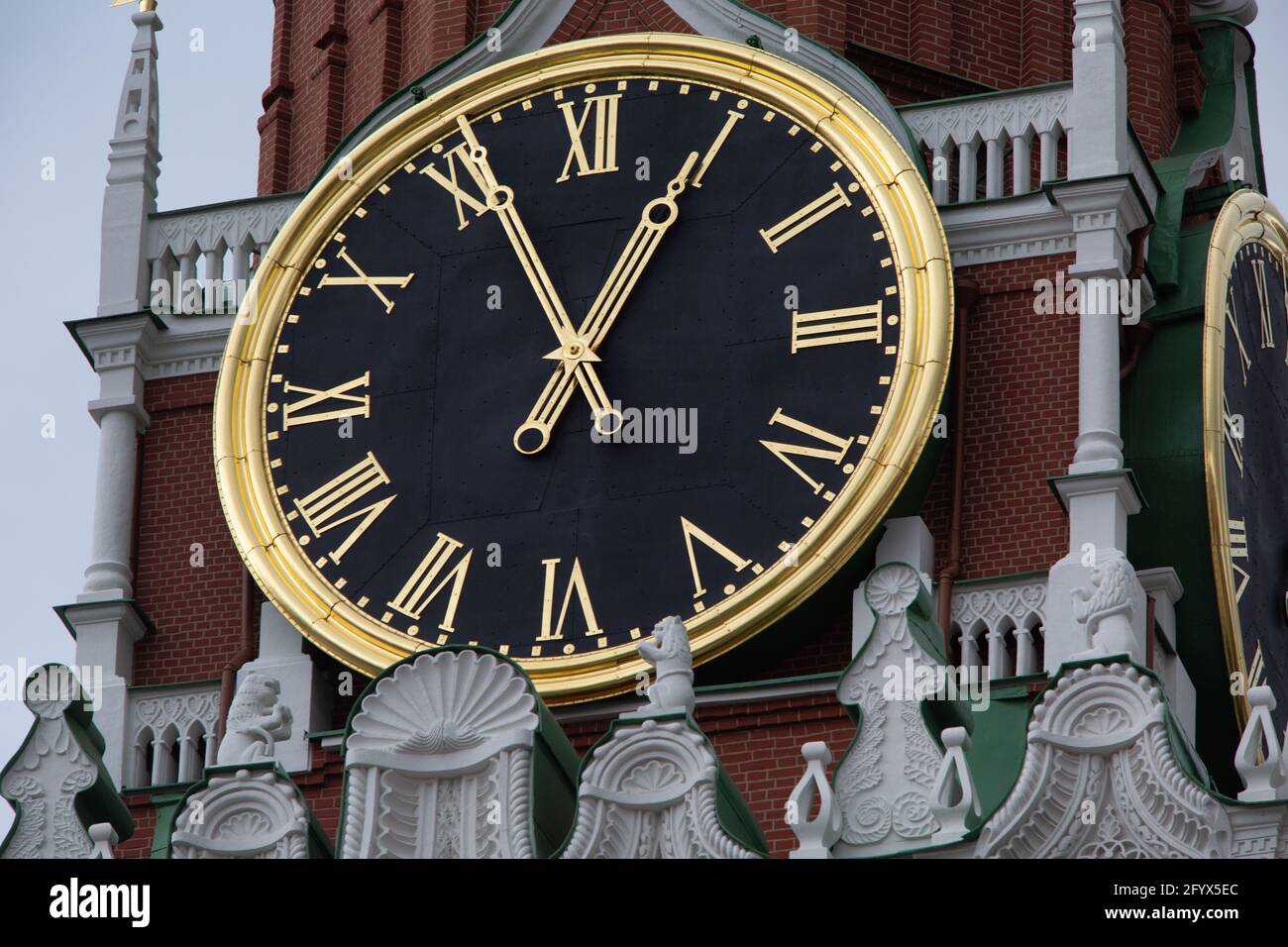 Uhr am Spasskaya-Turm, Kreml, Moskau, Russland Stockfoto