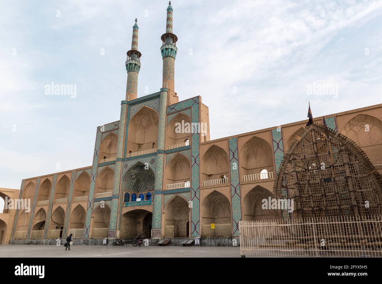Amir Chakhmaq-Komplex auf dem gleichnamigen Platz. In der Ecke befindet sich ein großer Nakhl. Yazd, Provinz Yazd, Iran. Stockfoto