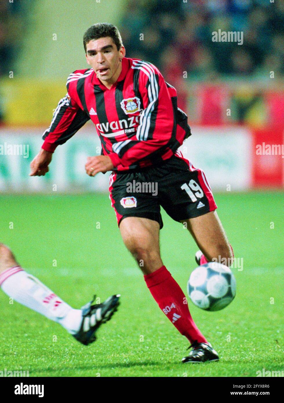 BayArena Leverkusen Deutschland 28.1.2001, Fußball: Bundesliga-Saison 2000/01, Bayer 04 Leverkusen (B04, rot) VfB Stuttgart (VFB, weiß) 4:0 - LUCIO (B04) Stockfoto