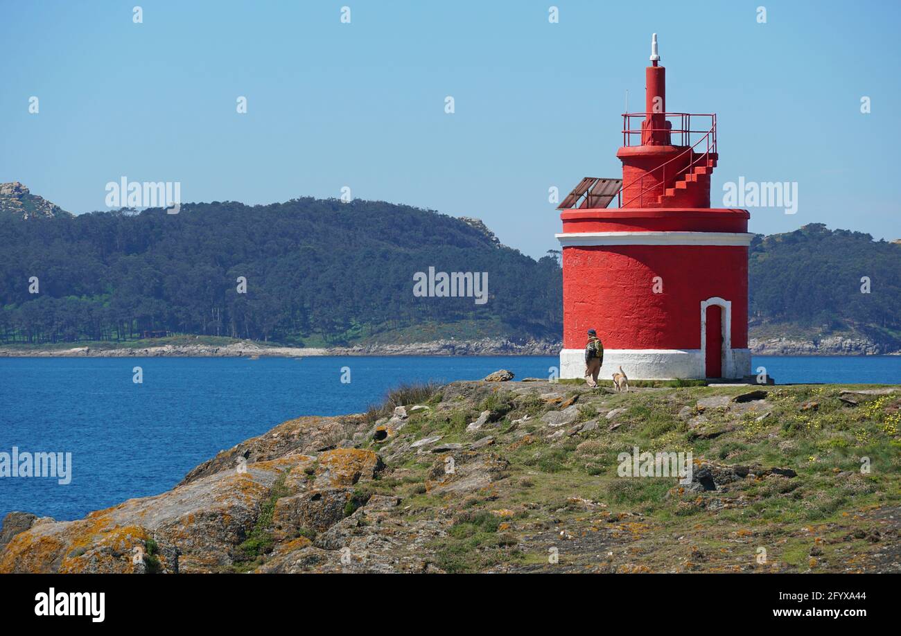 Leuchtturm in Galicien, Atlantikküste Spaniens, Faro de Punta Robaleira, Provinz Pontevedra, Cangas, Cabo Home Stockfoto