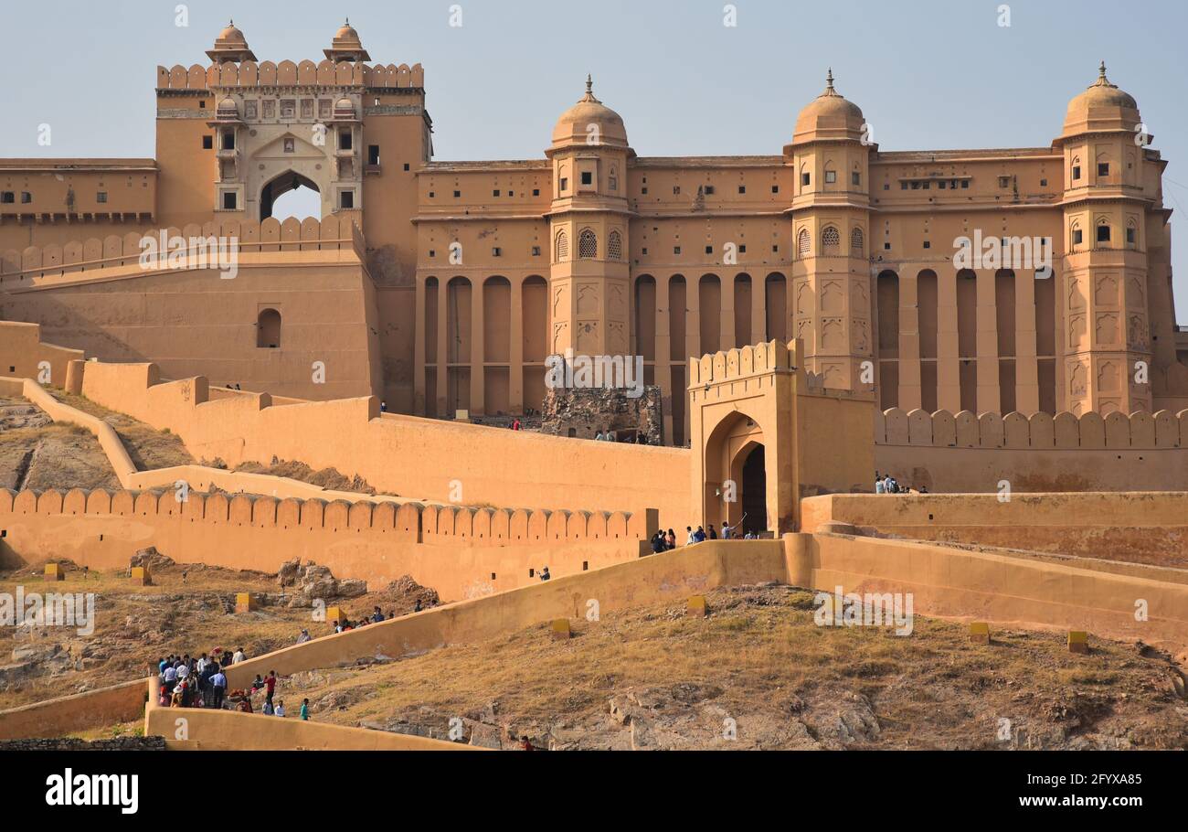 Die gelbe Sandstein Mughal Architektur von Amber Fort (Amer Fort), Jaipur, Rajasthan, Indien, Asien. Stockfoto