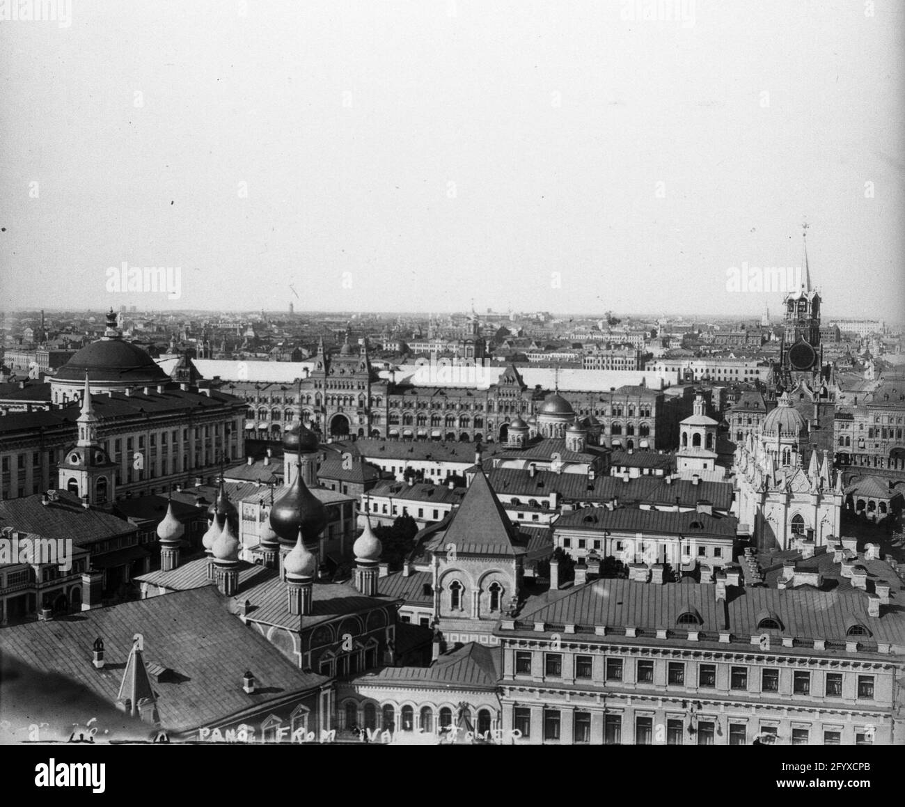 Blick vom Kreml auf den Moskwa-Fluss, Moskau, Russland, 1901. (Foto von Burton Holmes) Stockfoto