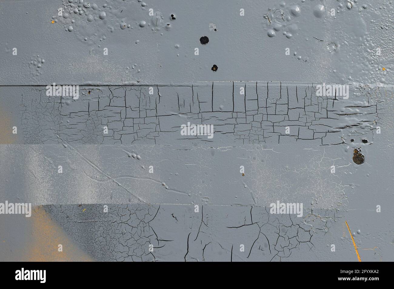 Gesprungene abgenutzte Oberfläche der Farbe. Abstrakter Hintergrund. Stockfoto