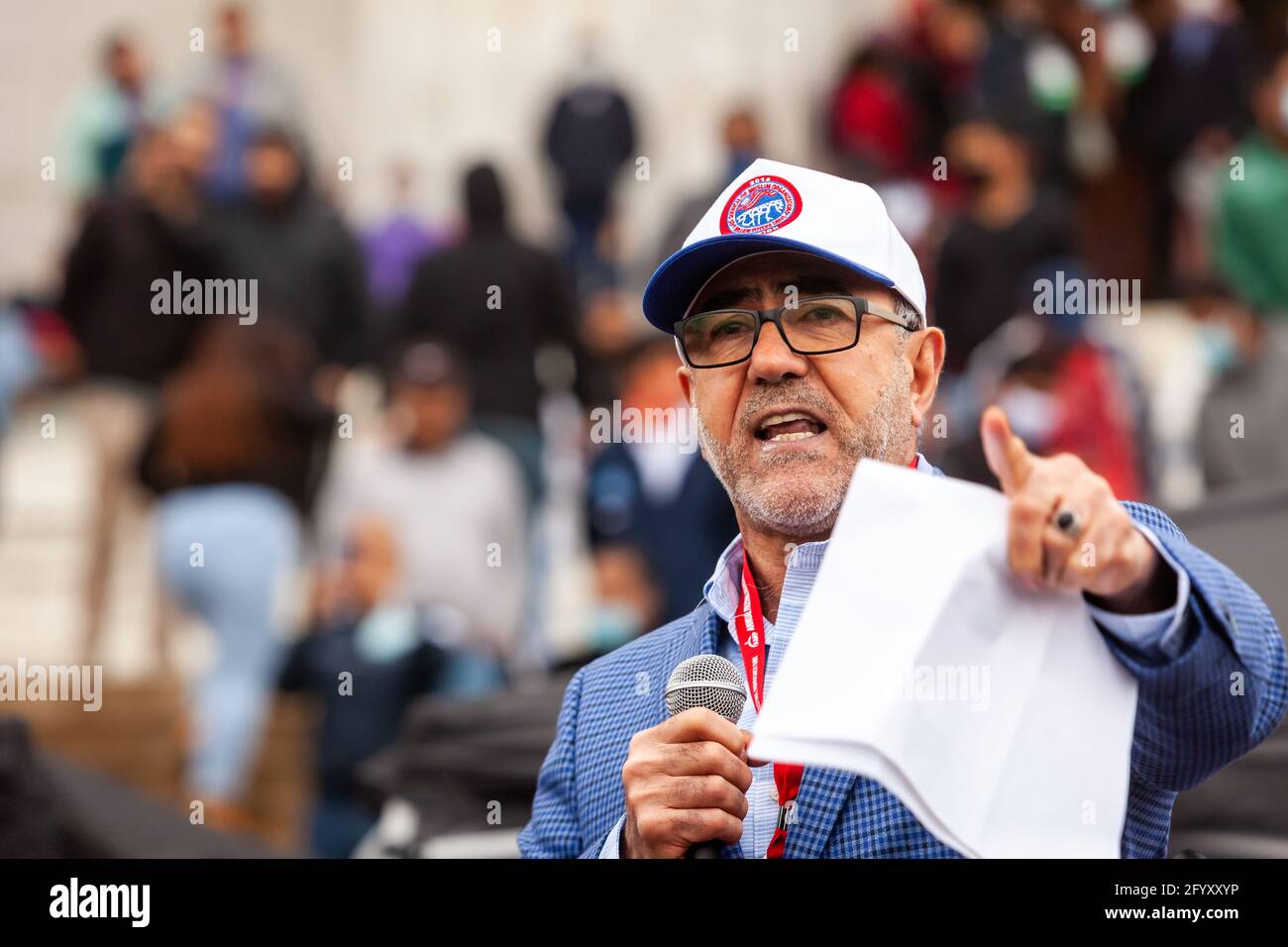 Washington, DC, USA, 29. Mai 2021. Im Bild: Oussama Jammal, Generalsekretär des US-Rats muslimischer Organisationen, spricht während des Nationalen Marsches für Palästina am Lincoln Memorial. Tausende von Menschen aus der östlichen Hälfte der Vereinigten Staaten kamen nach Washington, um an dem marsch teilzunehmen. American Moslems for Palestine und der US Council of Muslim Organizations veranstalteten die Veranstaltung gemeinsam mit 7 Partnerorganisationen, und weitere 109 Organisationen befürworteten den marsch. Kredit: Allison Bailey / Alamy Live Nachrichten Stockfoto