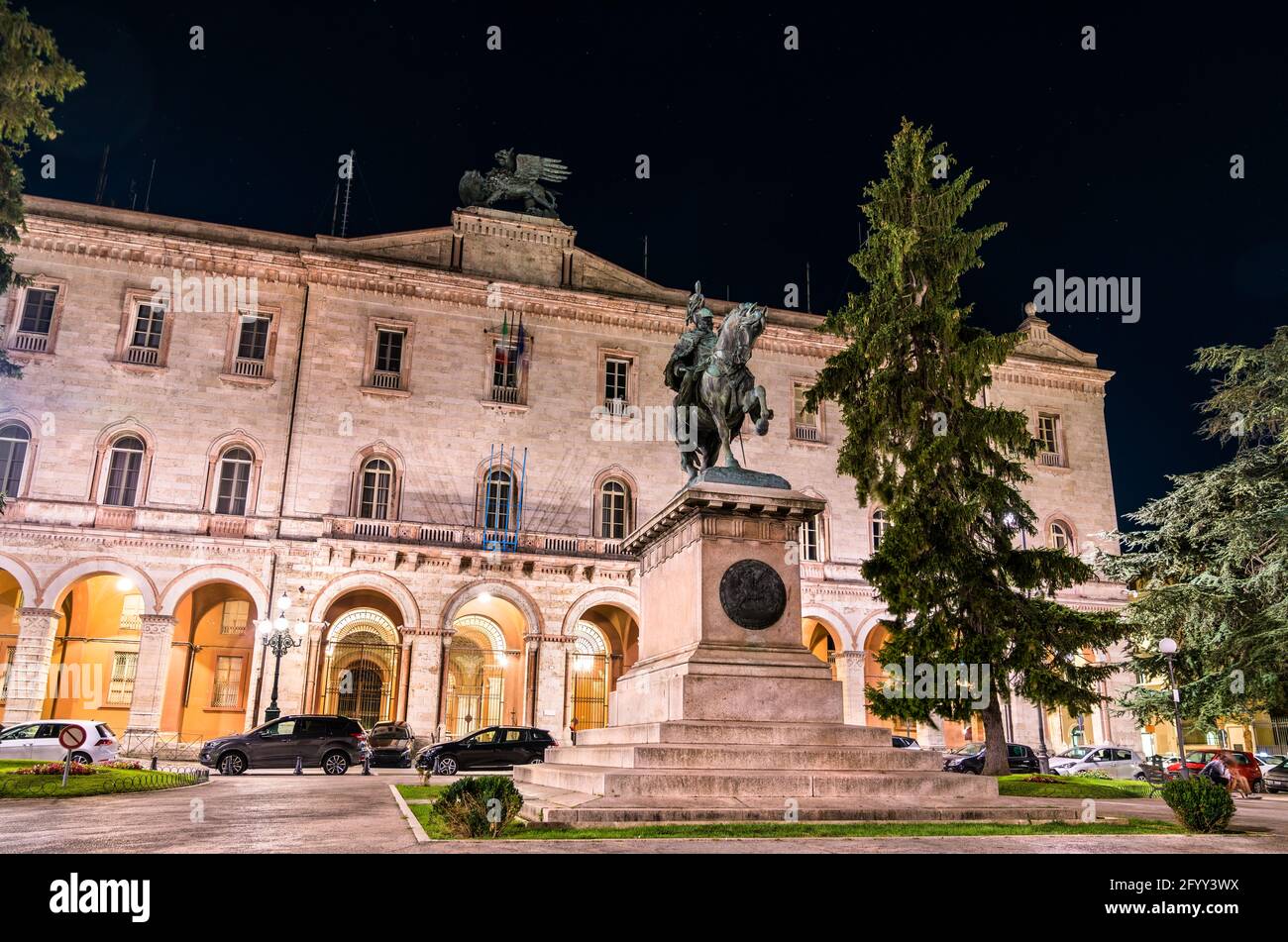 Präfektur Perugia und Statue von Viktor Emmanuel II. In Italien Stockfoto