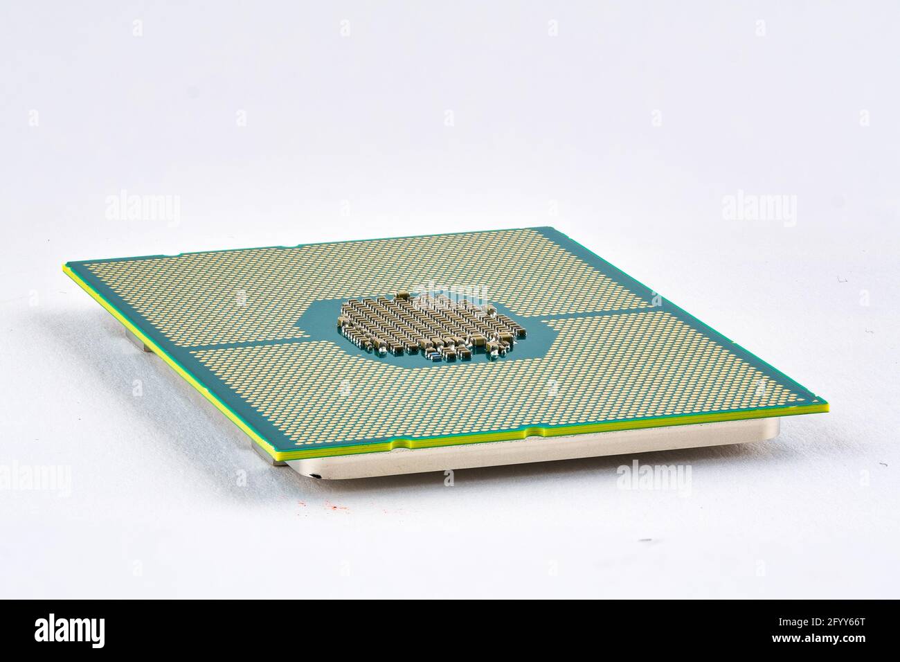 Computer-CPU-Prozessor mit Pinverbindungen und Komponenten Stockfoto