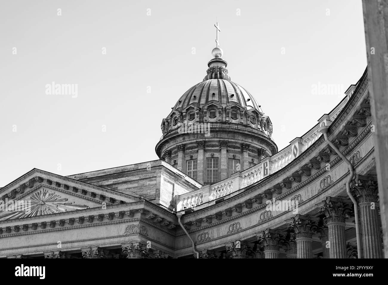 Kazan Kathedrale, ausgewählte Elemente. Schwarzweiß-Foto. Historisches Denkmal, eine aktive orthodoxe Kirche im Zentrum von St. Petersburg, Russland. 29. Stockfoto
