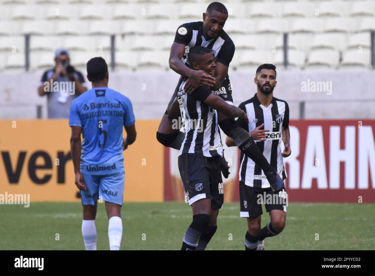 Fortaleza, Brasilien. Mai 2021. Cléber von Ceara feiert sein Tor während des Fußballspiels der brasilianischen Liga (Campeonato Brasileiro Serie A) zwischen Ceara und Gremio in der Castelao Arena in Fortaleza, Brasilien. Kredit: SPP Sport Pressefoto. /Alamy Live News Stockfoto