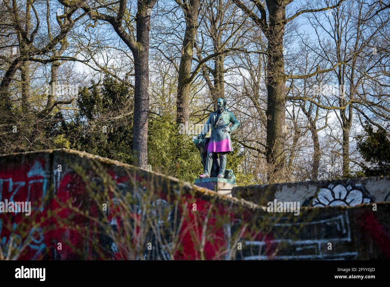 Denkmal von Friedrich Ludwig Jahn im Park in vandalisiert berlin Stockfoto