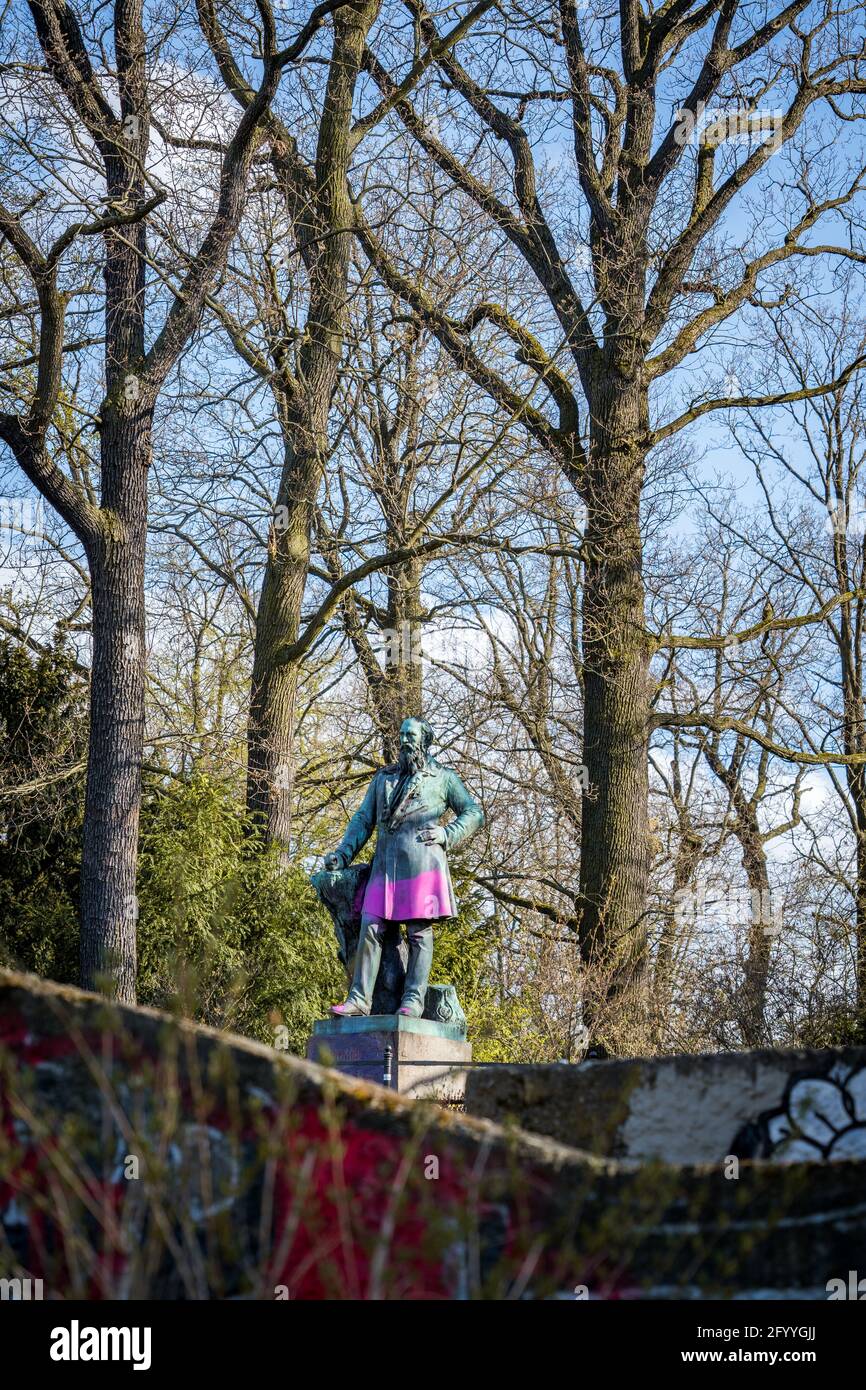 Friedrich-Ludwig-Jahn-Statue in einem Park in berlin zerstört Stockfoto