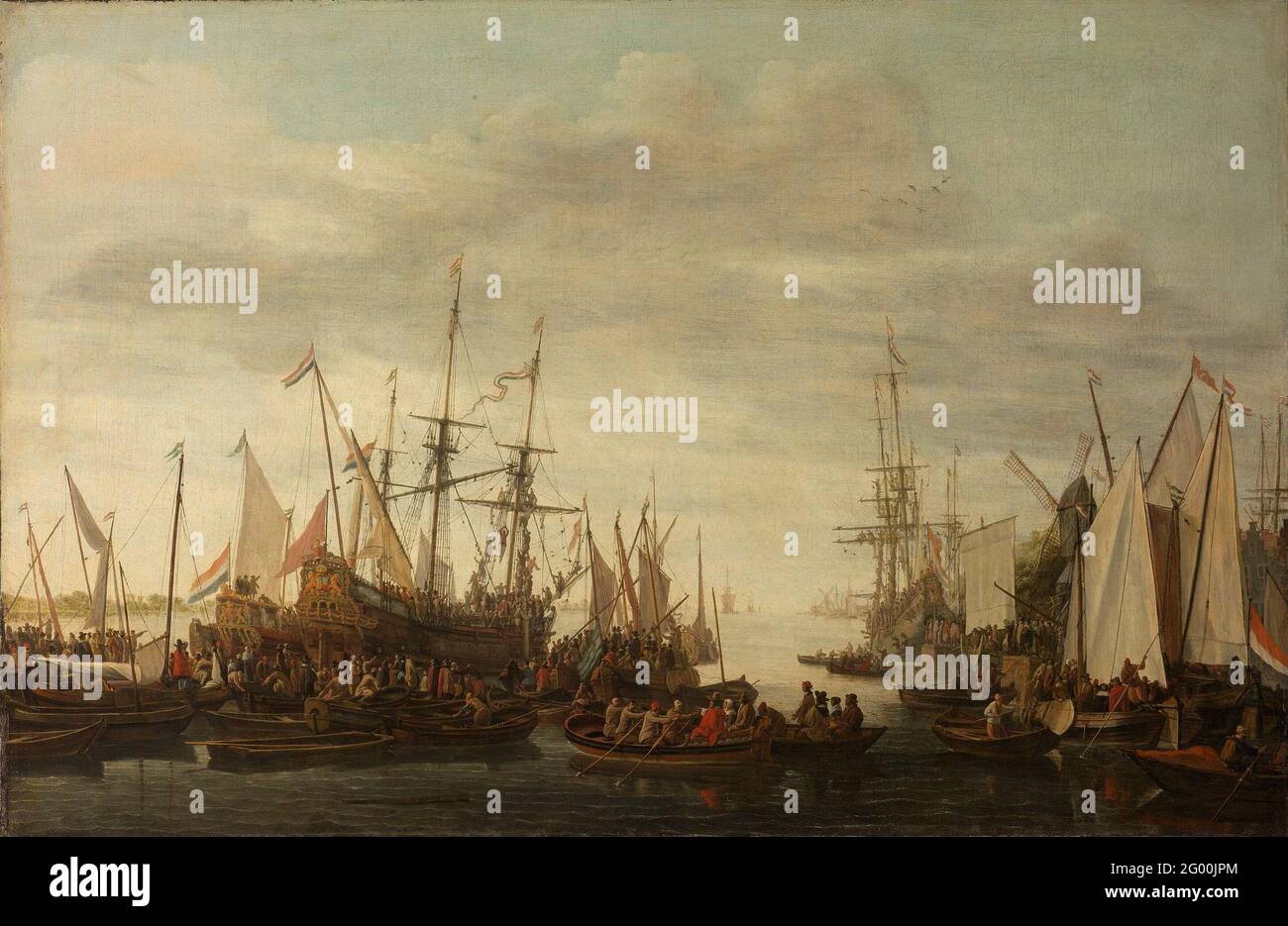 Die Keelhauling des Schiffschirurgen von Admiral Jan van Nes. Der Überlieferung nach wurde der Chirurg von Admiral van Nes mit einem Kielschlepp gezogen: Dies war eine schwere Strafe, bei der der verurteilte an einem Seil unter den Kiel des Schiffes geschleppt wurde. Es diente als schreckliche Warnung an alle Seeleute. Hunderte von Männern beobachten das Spektakel eifrig. Einige zeigen auf den Chirurgen, der am Vorschiff des Kriegsschiffes hängt, Hand und Füße gebunden, als er über Bord gehisst wird. Stockfoto
