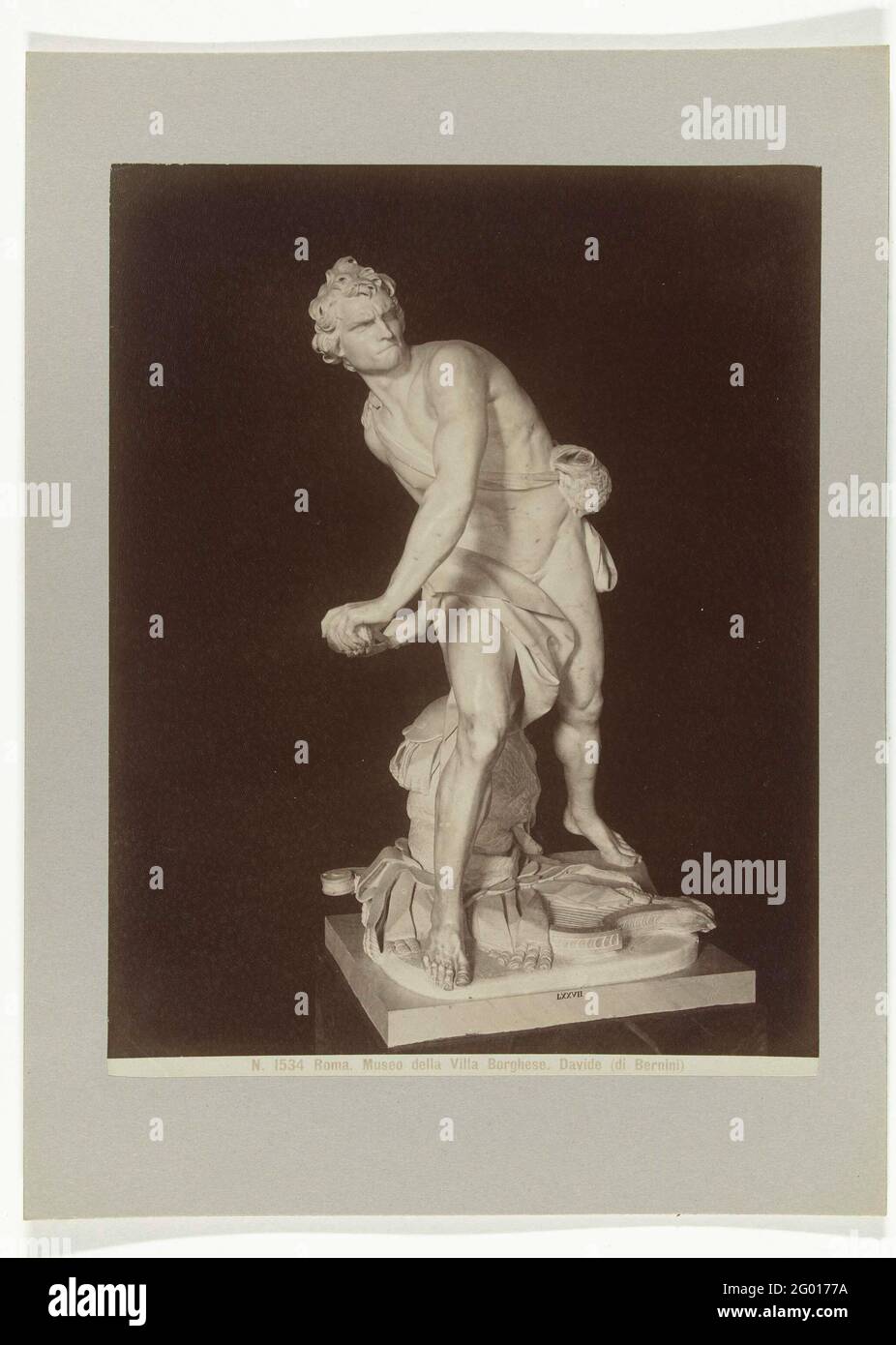 Skulptur von David; N. 1534 Roma. Museo della Villa Borghese. Davide (Di Bernini). Skulptur von David, der einen Stein auf Goliath werfen wird, angefertigt von Bernini. Stockfoto